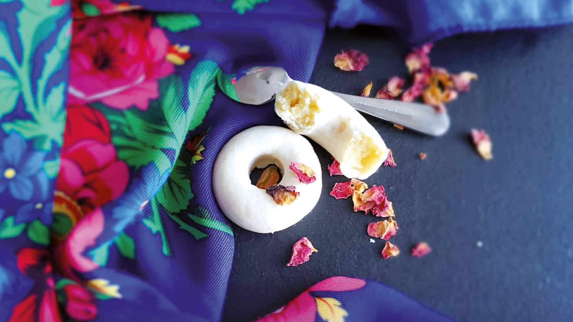 Kaâk Warka: Pâtisserie tunisienne à l’eau  de rose et pâte d’amande