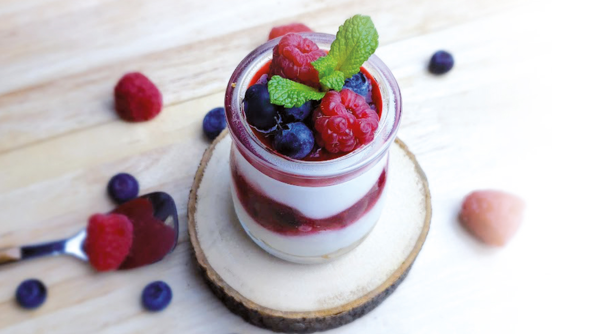Verrines cheesecake  au coulis de framboises