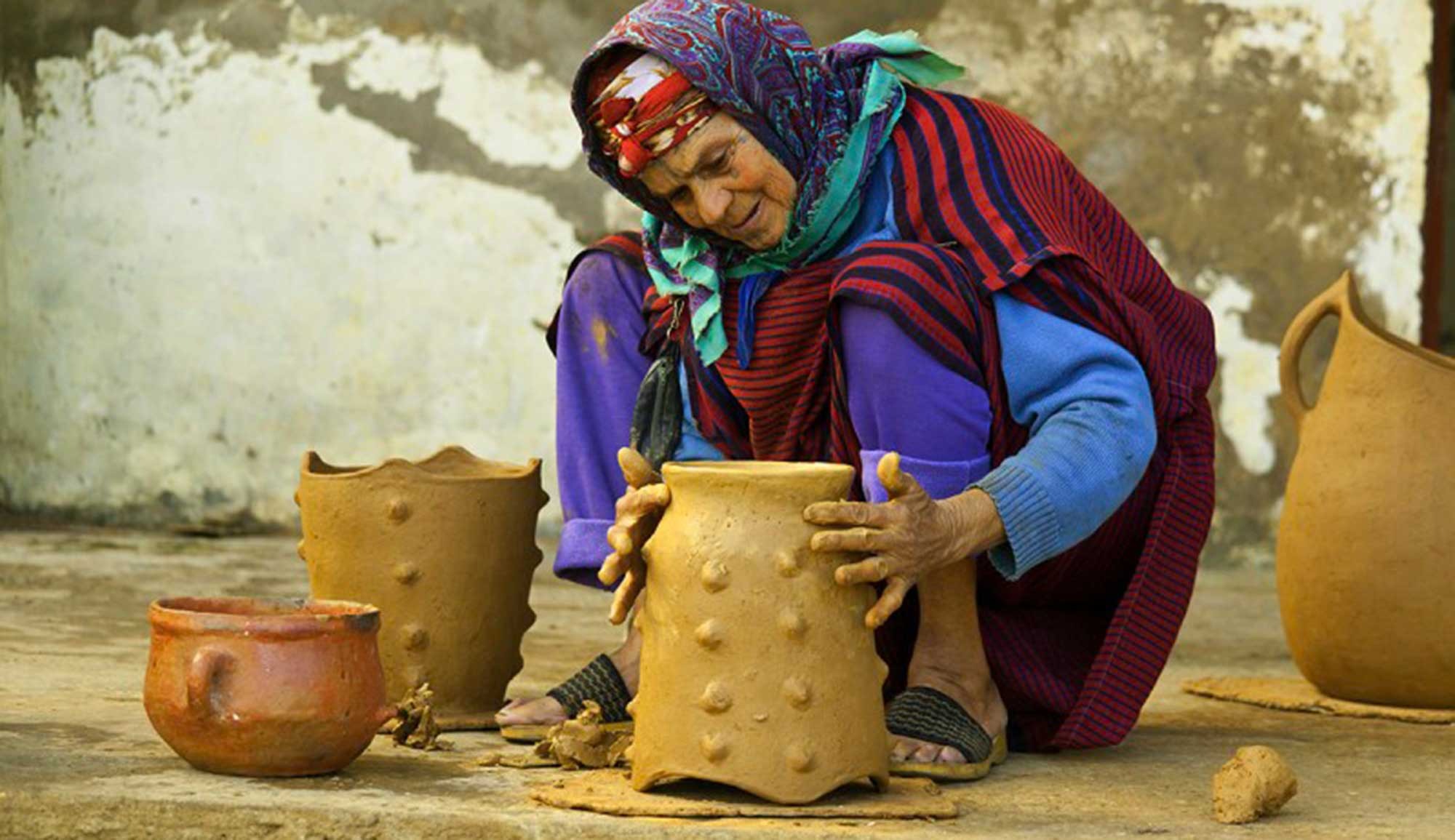 SEJNANE: des femmes artisanes gardiennes  d’un savoir-faire ancestral