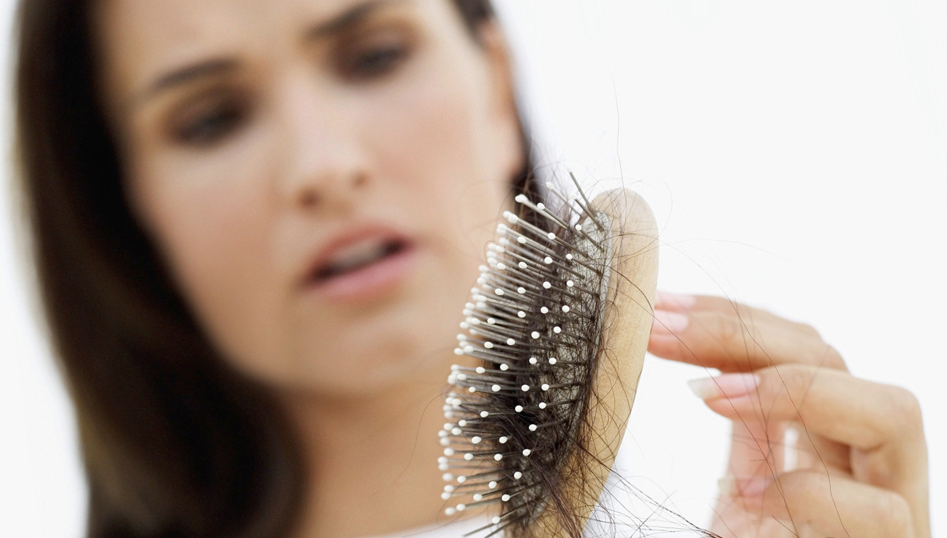 Chute de cheveux :  un signal aux causes multiples