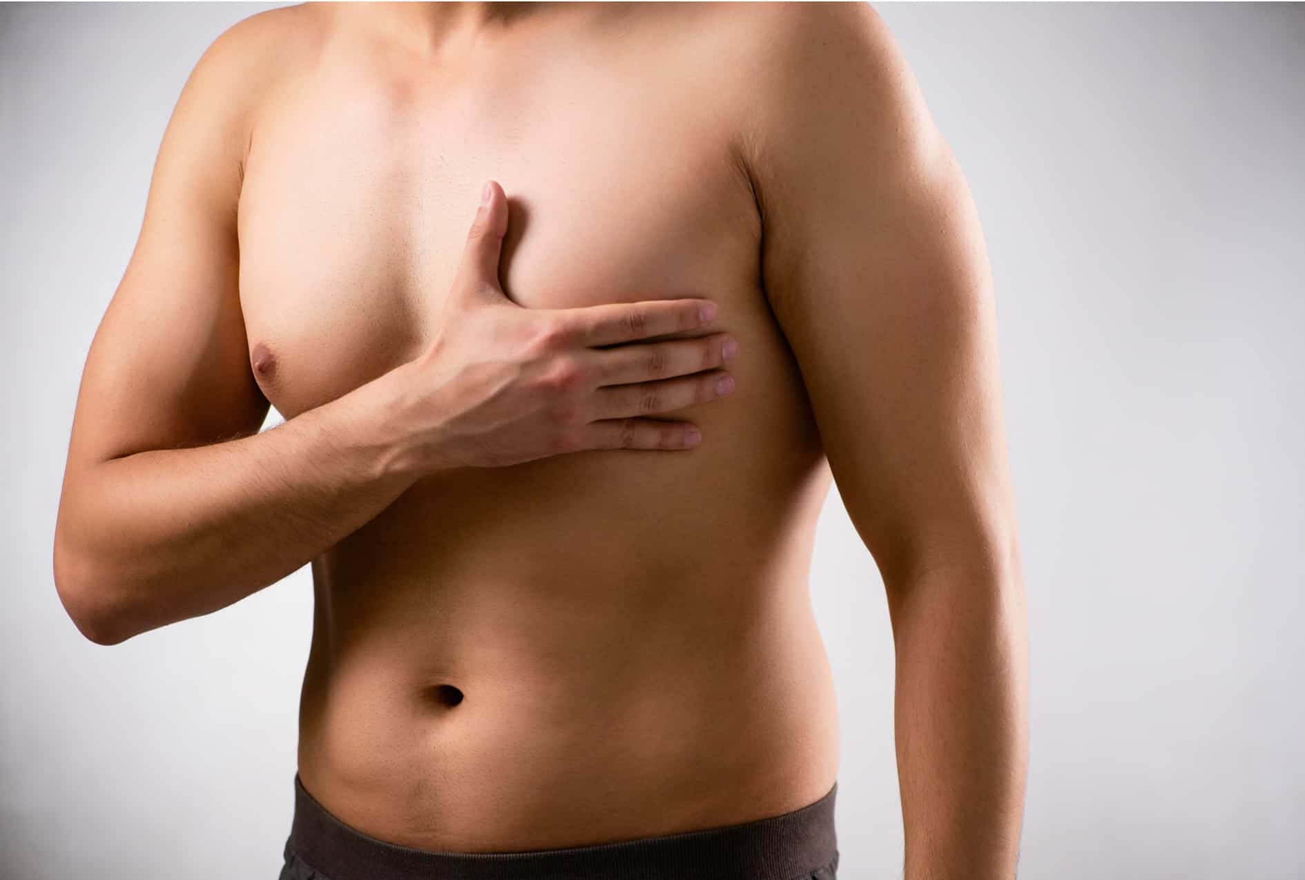 Hommes et poitrine :  la gynécomastie expliquée sans tabou