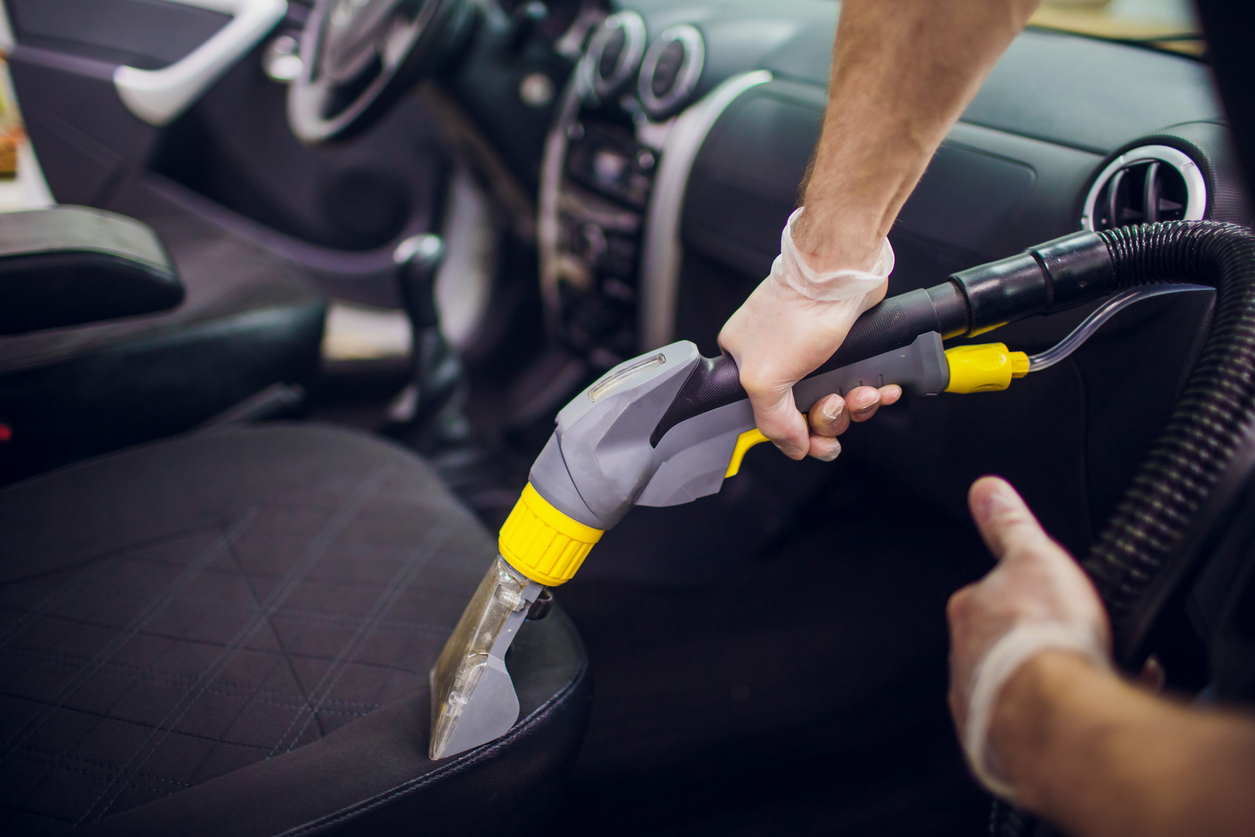 Nettoyage intérieur automobile –  un geste essentiel pour le confort et la longévité du véhicule:  A moindres frais
